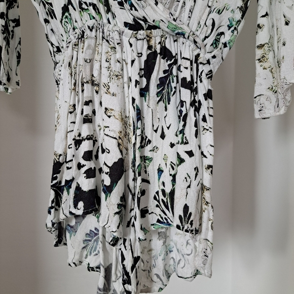 Blue Life | White , black & green deep v neck shorts romper/ Jumpsuit - Picture 4 of 11